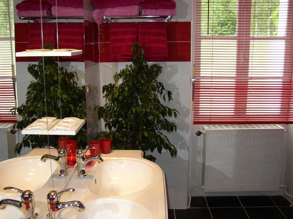 مبيت وإفطار Pineuilh Le Jardin Des Cygnes الغرفة الصورة